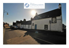 One Shoregate- cosy Crail retreat